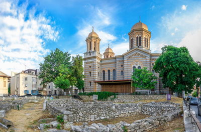 View of temple building against sky