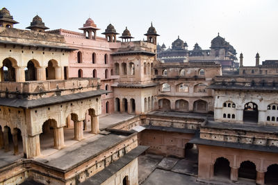 Beautiful view of orchha palace fort, raja mahal and chaturbhuj temple from jahangir mahal, orchha