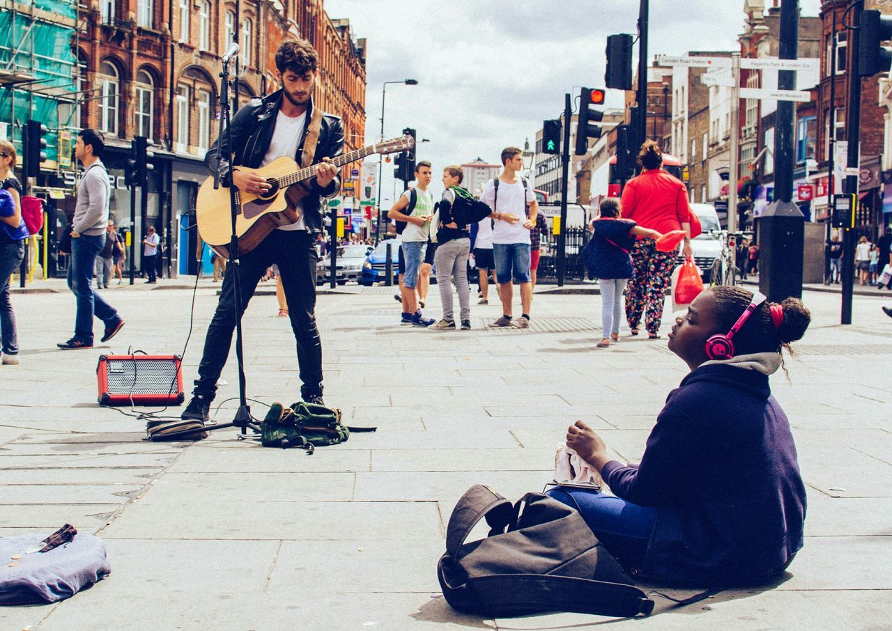 building exterior, lifestyles, men, built structure, architecture, leisure activity, city, full length, person, street, casual clothing, large group of people, city life, walking, rear view, day, outdoors, incidental people, sunlight