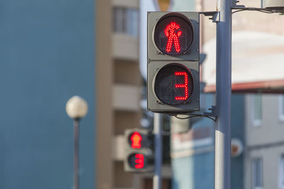 Red signal with countdown