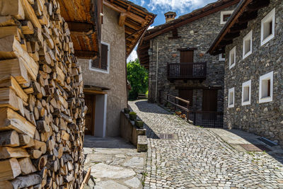 A cobbled street and alpine houses in pontechianle, a charming village in varaita valley, italy