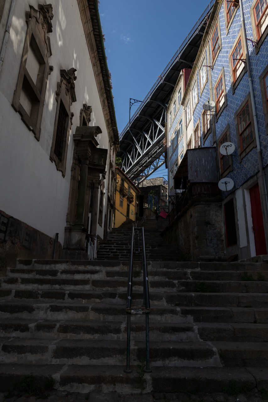 LOW ANGLE VIEW OF STAIRCASE IN OLD BUILDING