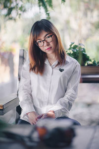 Portrait of beautiful young woman sitting in cafe