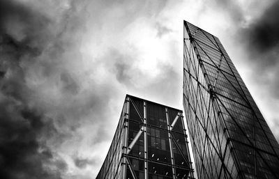 Low angle view of cloudy sky