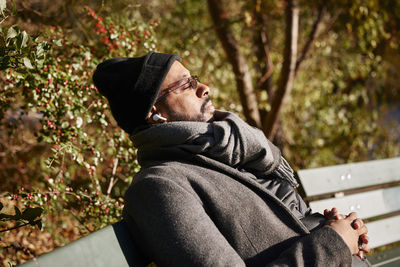 Man sitting on bench in autumn park