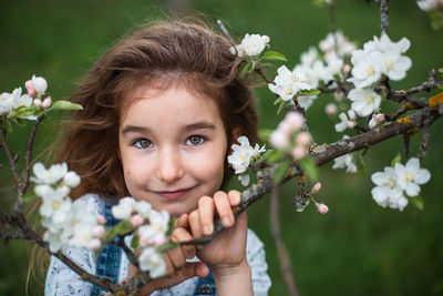 Close-up of young woman holding flowers