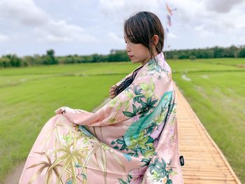 Women wearing shawl