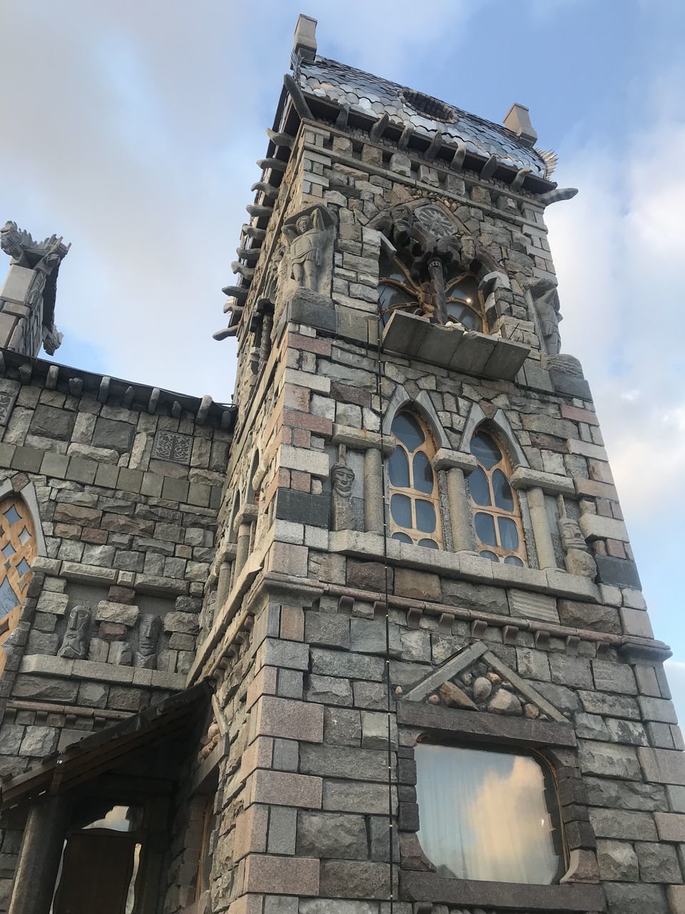 LOW ANGLE VIEW OF CATHEDRAL AGAINST SKY