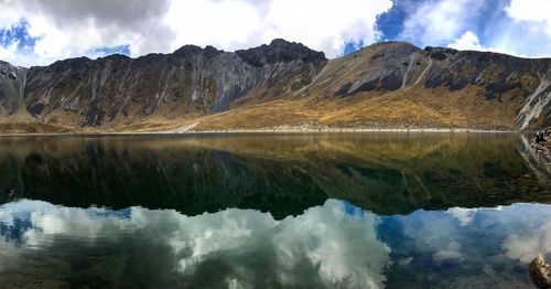 Panoramic view of lake and mountains against sky