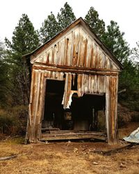 Abandoned barn on field against sky