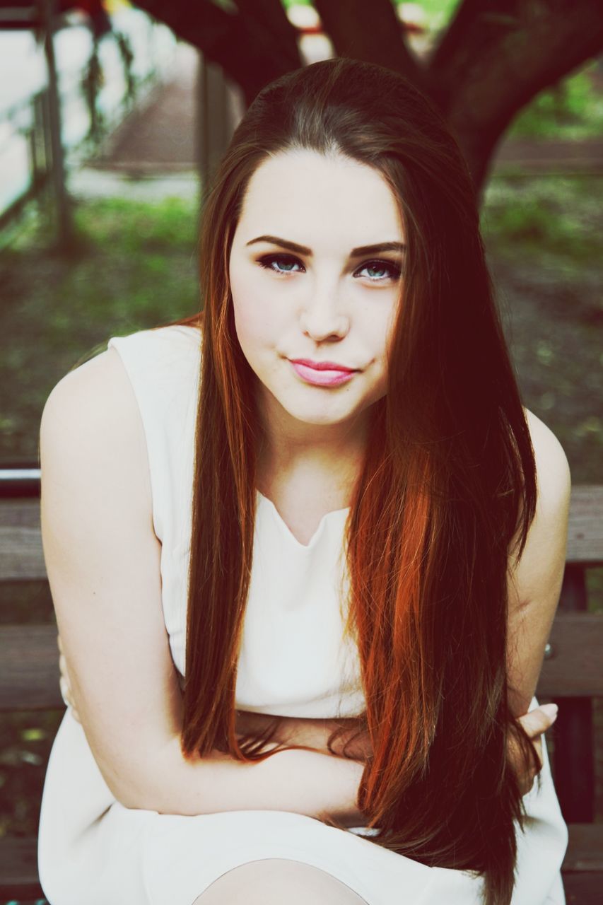 young women, young adult, long hair, lifestyles, person, focus on foreground, portrait, leisure activity, looking at camera, headshot, beauty, front view, brown hair, close-up, femininity, head and shoulders, black hair