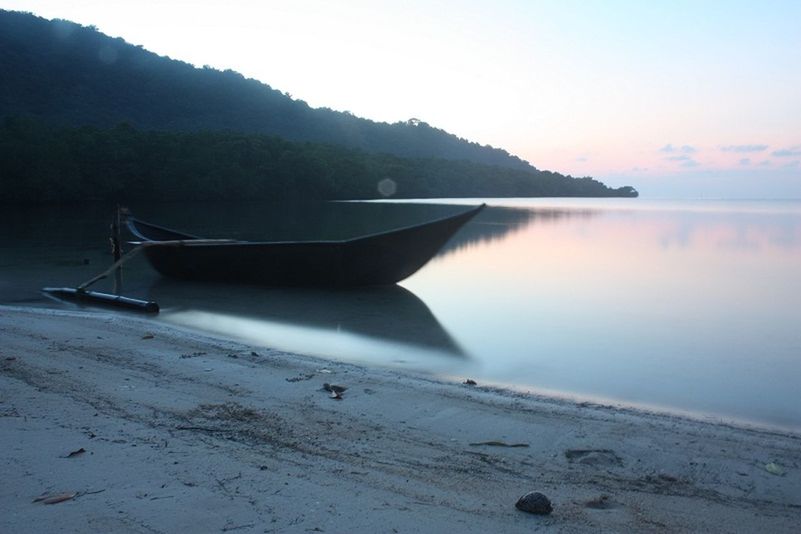 VIEW OF BOATS IN SEA