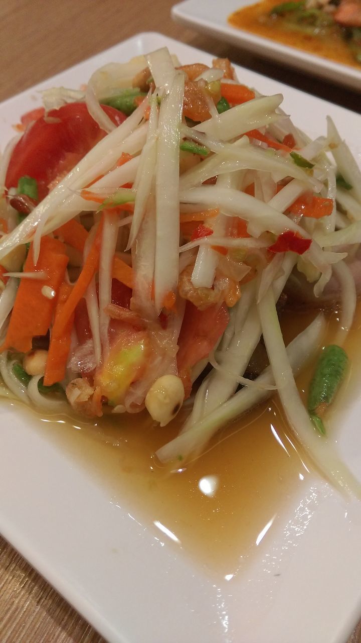 CLOSE-UP OF VEGETABLES IN PLATE