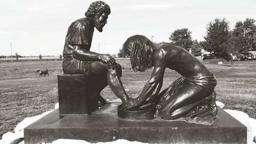 Statue of woman in park