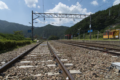 Diminishing view of railroad tracks