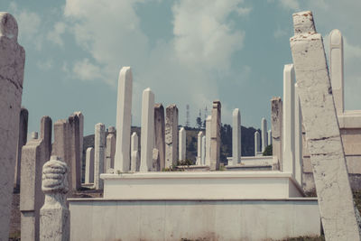 Statue of historic building against sky