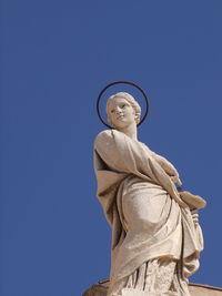 Low angle view of statue at piazza del duomo against clear sky