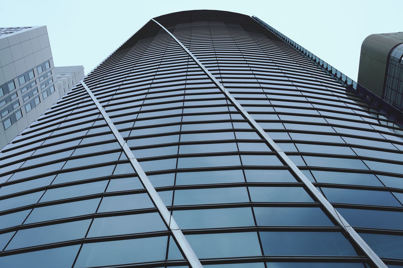 LOW ANGLE VIEW OF MODERN BUILDING AGAINST SKY