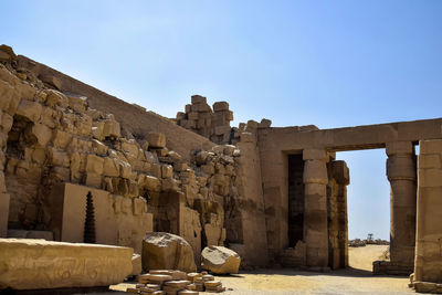 One of halls in historical complex of karnak temples on blue sky background. luxor, egypt