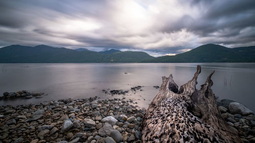 Scenic view of lake and mountains against sky