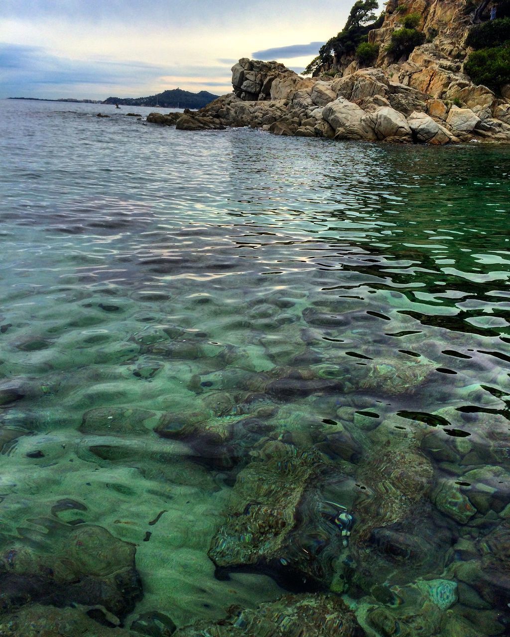 water, tranquil scene, tranquility, scenics, beauty in nature, sea, rock - object, sky, nature, rippled, lake, reflection, idyllic, rock, day, outdoors, no people, rock formation, non-urban scene, non urban scene