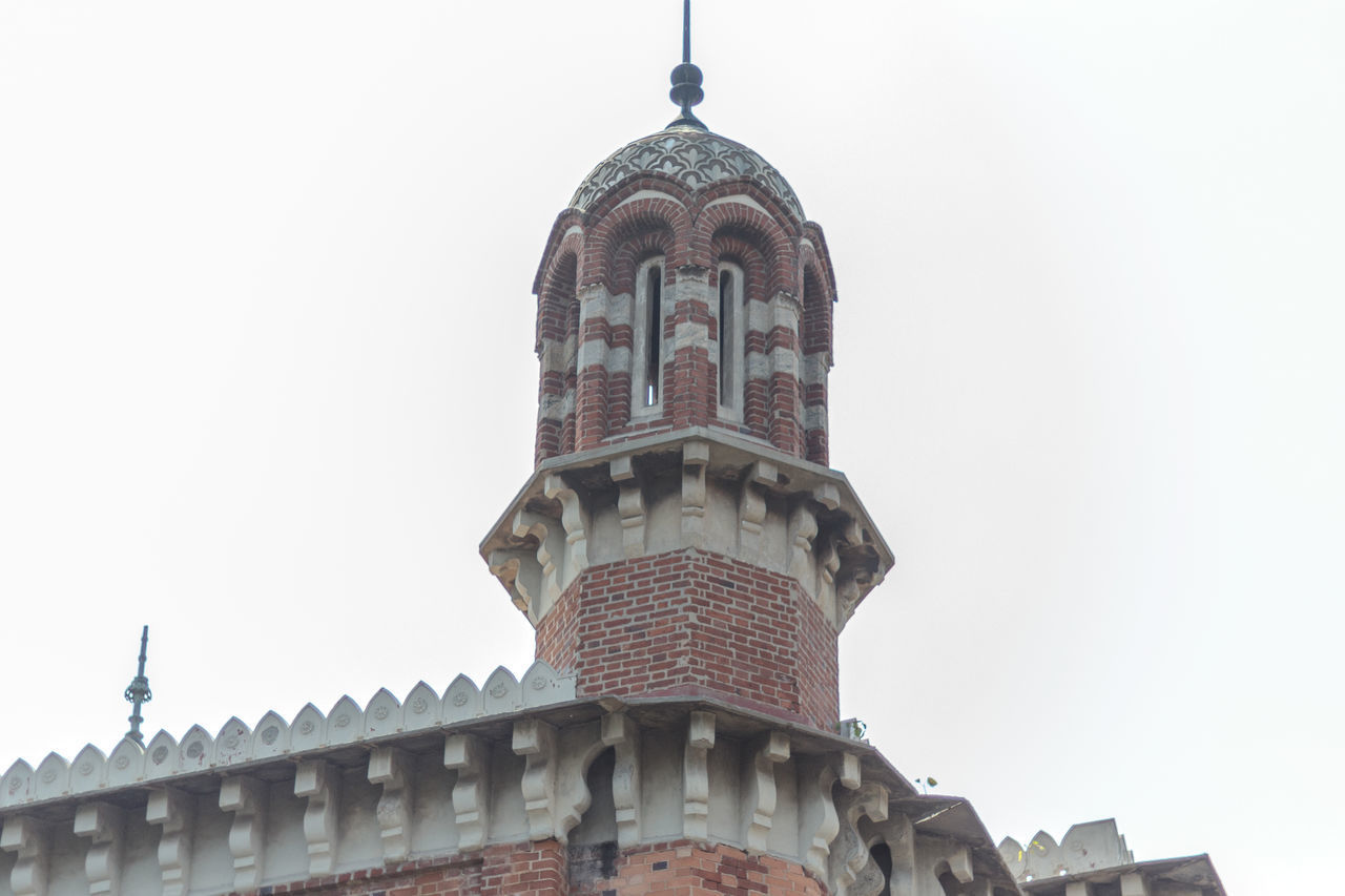 LOW ANGLE VIEW OF CATHEDRAL AGAINST SKY