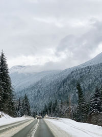 Epic scenery on the highway through the canadian rocky mountains.