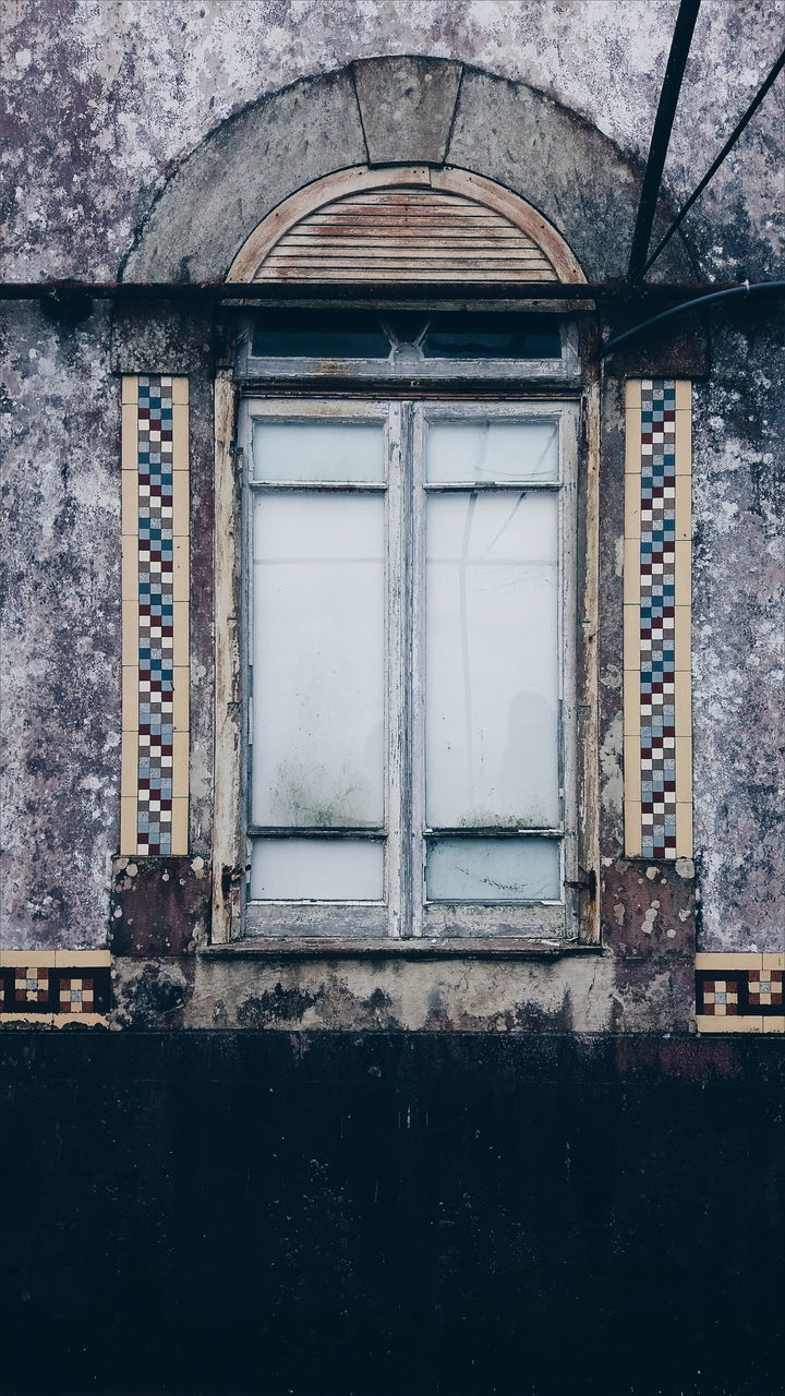 window, architecture, weathered, built structure, day, no people, abandoned, building exterior, indoors, close-up