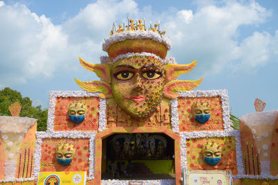 Statue of temple against sky