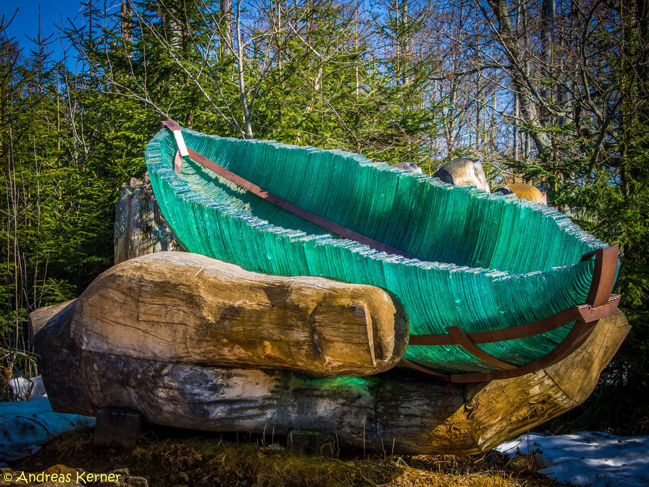 WATER FLOWING IN BOAT