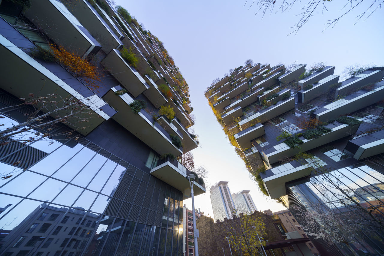 LOW ANGLE VIEW OF BUILDINGS IN CITY AGAINST SKY