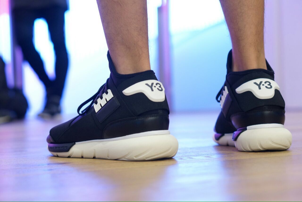 low section, person, lifestyles, indoors, selective focus, leisure activity, focus on foreground, part of, men, close-up, shoe, unrecognizable person, standing, human foot, communication