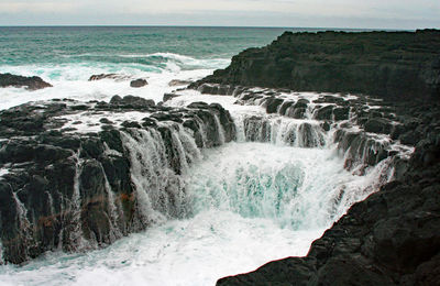 Scenic view of sea waves splashing on rocks