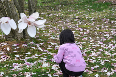 Rear view of girl with pink flowers