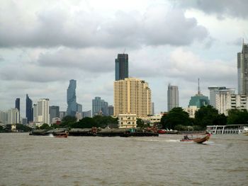 River and buildings against sky