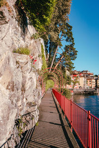 Varenna's pedestrian path, passeggiata degli innamorati, that runs along lake como