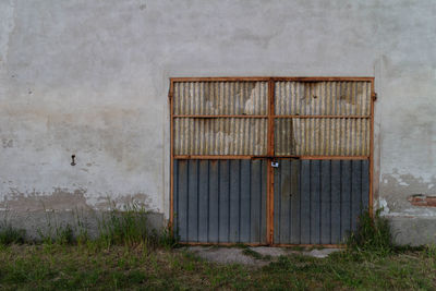 External details of an old working shed for agriculture, italy