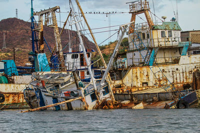 Fishing boats in sea against sky