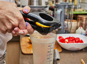 Cropped hand of man holding coffee