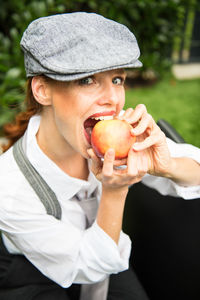 Portrait of woman eating apple