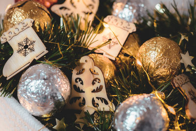 Christmas candies and decor in a basket.