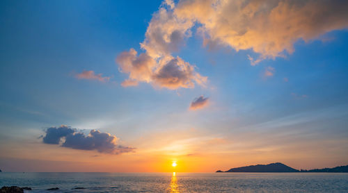 Sunset or sunrise sky clouds over sea sunlight in phuket thailand amazing nature landscape seascape