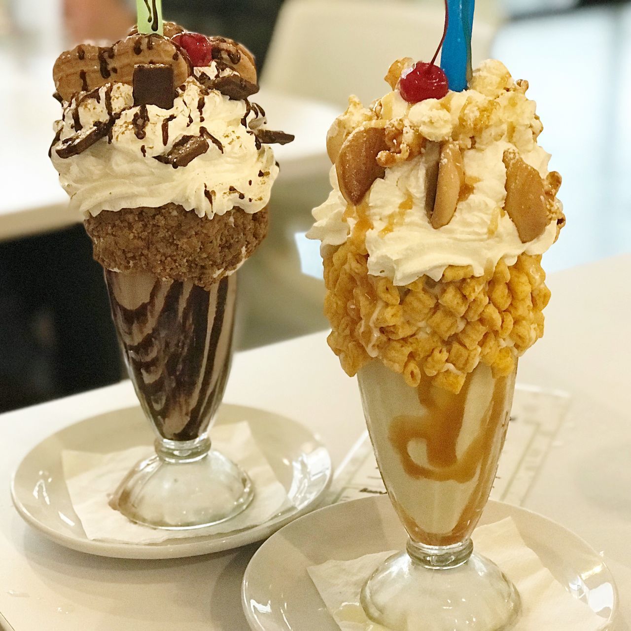 CLOSE-UP OF ICE CREAM IN PLATE