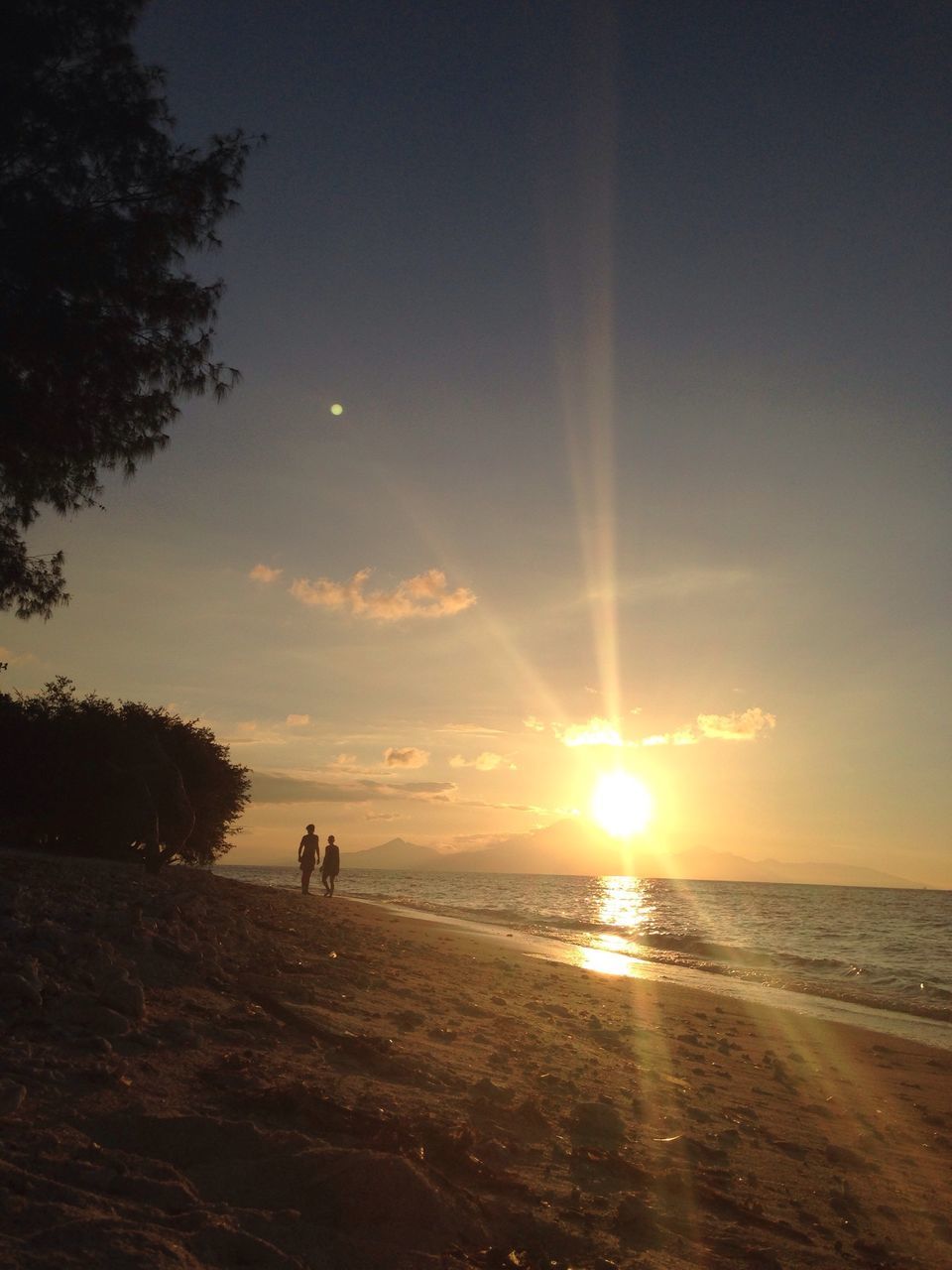 sun, sea, sunset, water, beach, horizon over water, scenics, tranquil scene, sky, sunlight, tranquility, beauty in nature, shore, sunbeam, nature, idyllic, lens flare, sand, silhouette, orange color