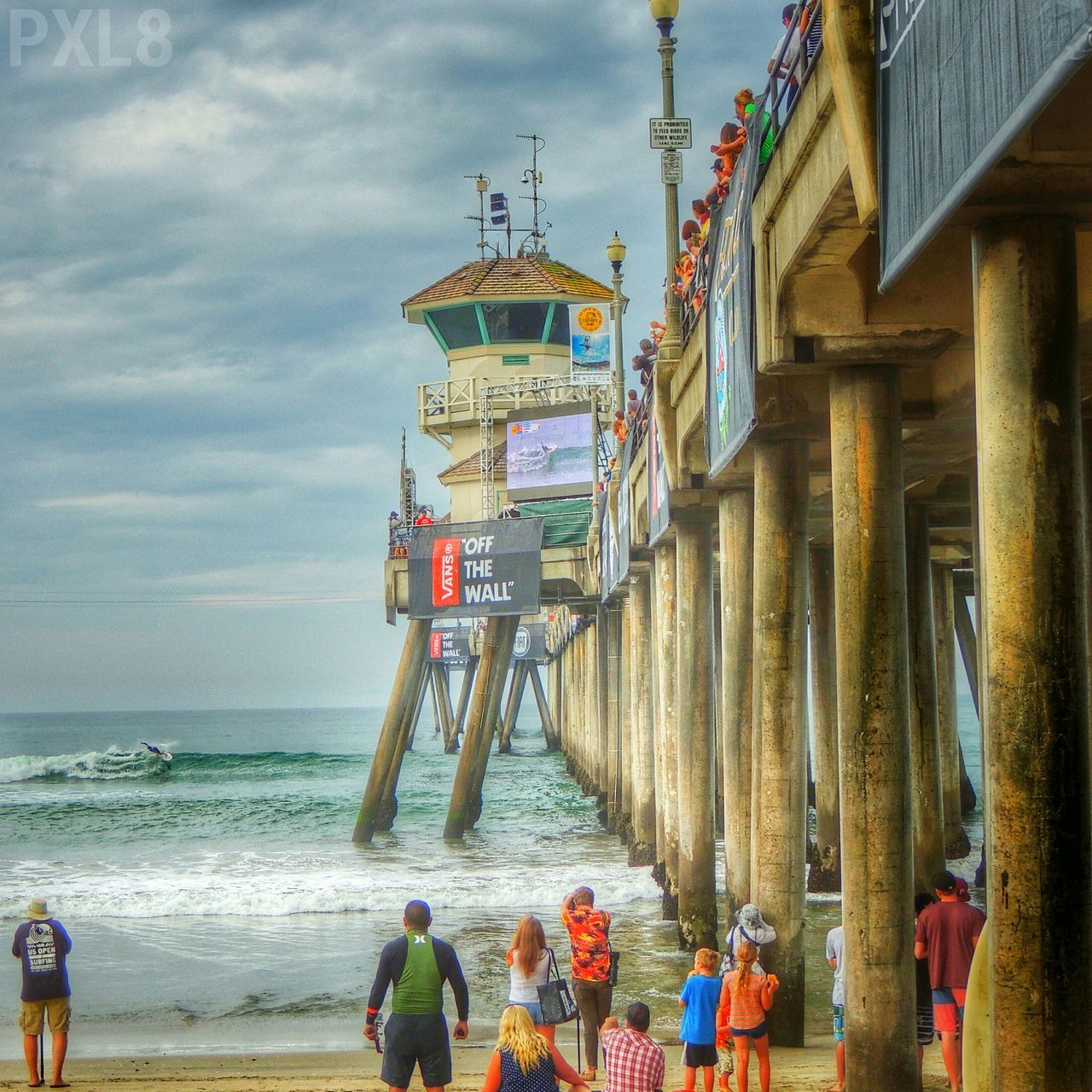 sky, sea, water, built structure, architecture, cloud - sky, lifestyles, beach, men, person, leisure activity, large group of people, building exterior, horizon over water, walking, pier, cloud, tourist, shore