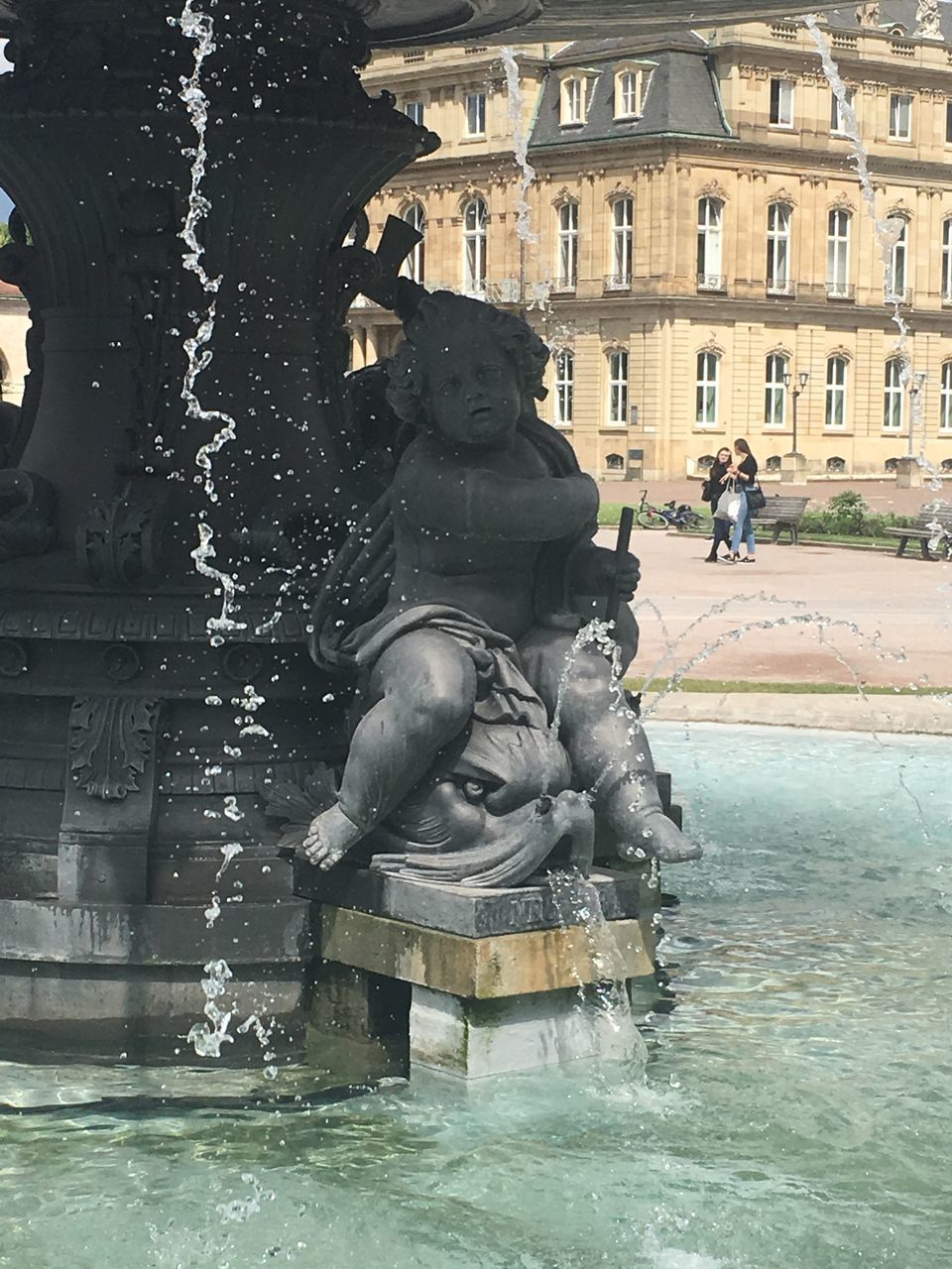 STATUE OF FOUNTAIN IN CITY