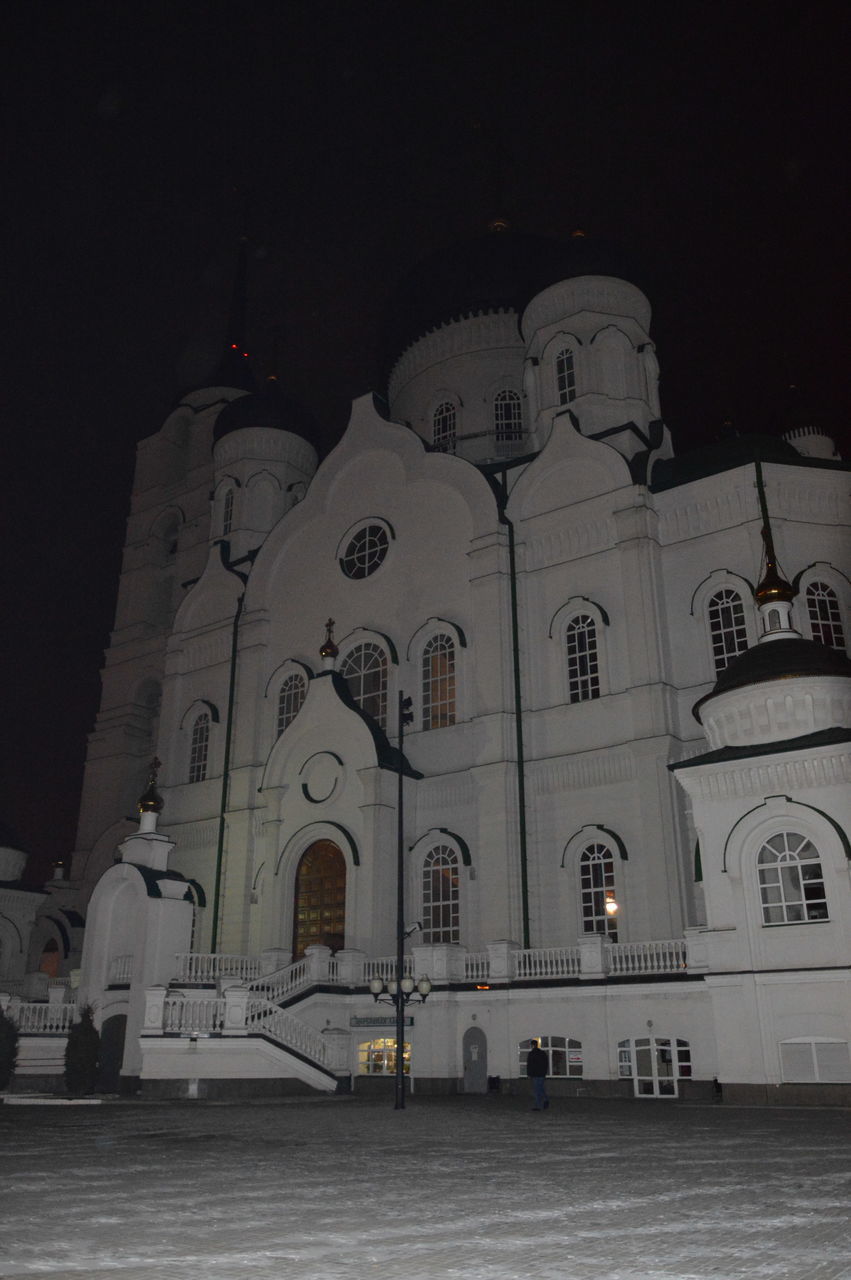 architecture, travel destinations, built structure, building exterior, night, city, dome, facade, outdoors, place of worship, sky, illuminated, no people