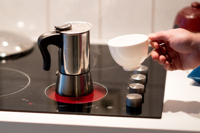 Close-up of hand holding coffee cup