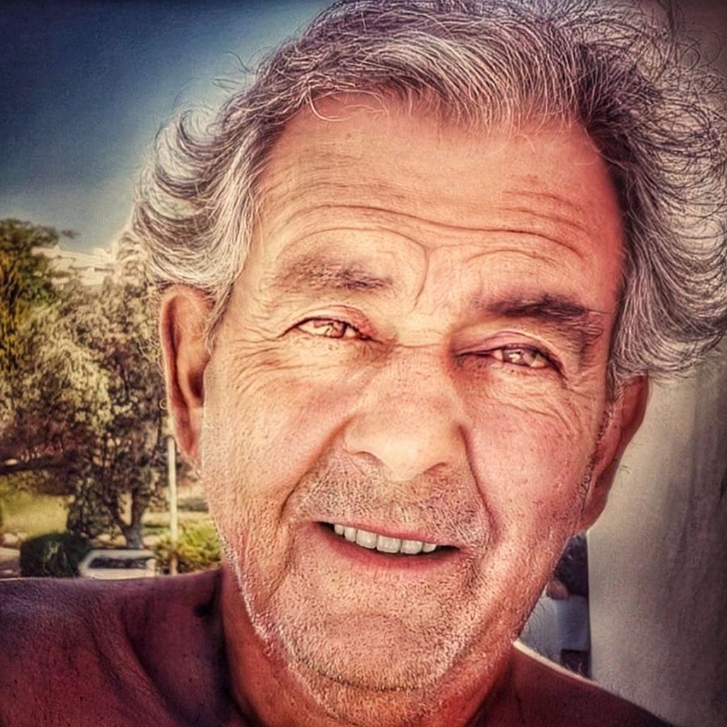 portrait, headshot, real people, close-up, one person, looking at camera, men, adult, males, lifestyles, front view, wrinkled, emotion, smiling, senior adult, mature men, human face, mature adult, white hair, eyebrow, making a face