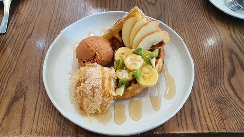 Waffle with ice cream and fruit